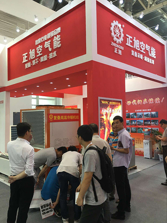 北京暖通展第二天，正旭空氣能展臺(tái)人氣依舊爆棚